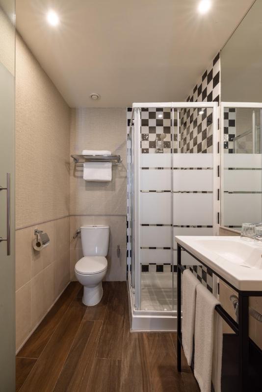 Double or Twin Room (1-2 Adults) image 1