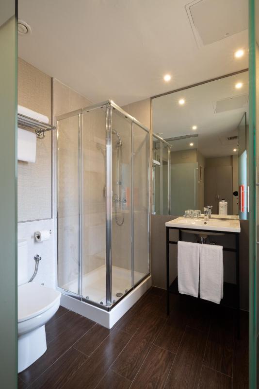 Double or Twin Room (1-2 Adults) image 4