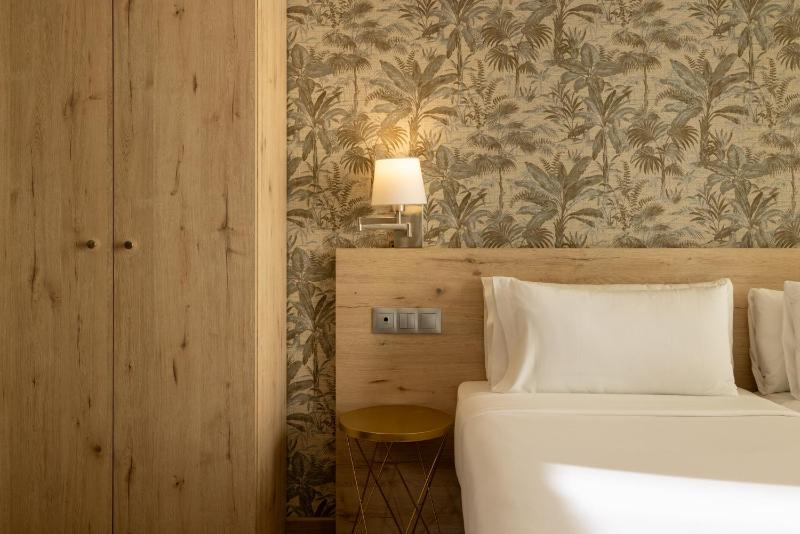 Double or Twin Room (1-2 Adults) image 3