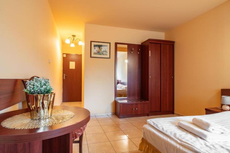 Double Room image 3