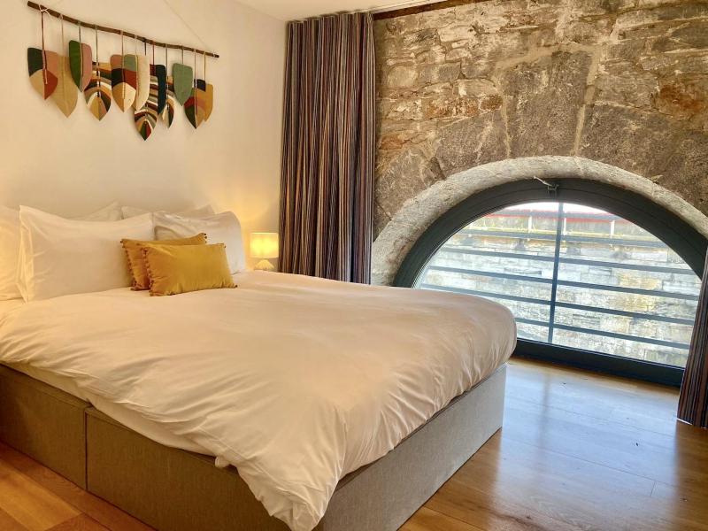 One-Bedroom Apartment image 3