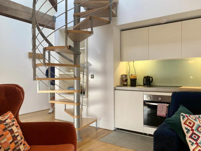 One-Bedroom Apartment image 4