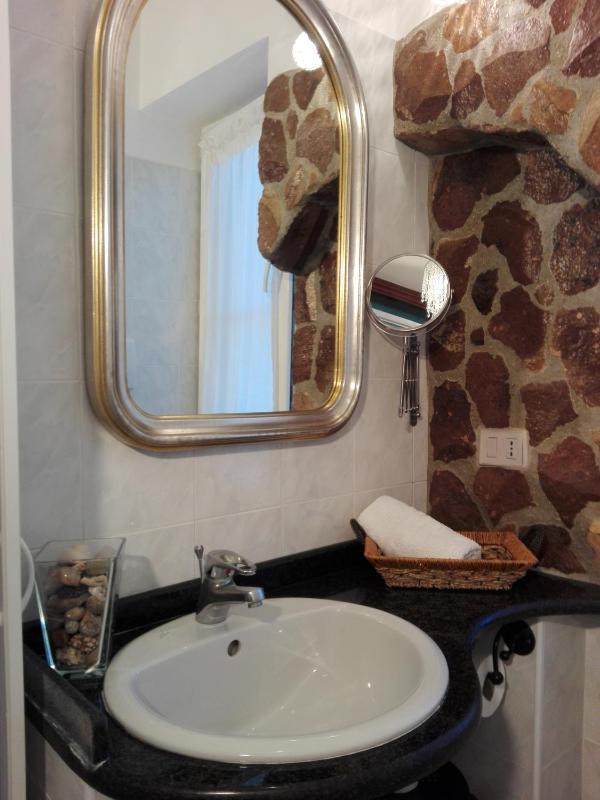 Comfort Double or Twin Room with Private Bathroom image 3