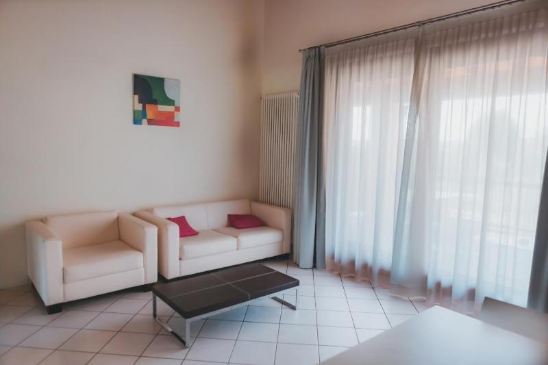 Family Room image 3