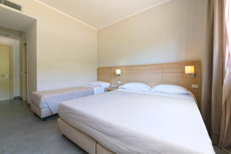 Double or Twin Room image 2
