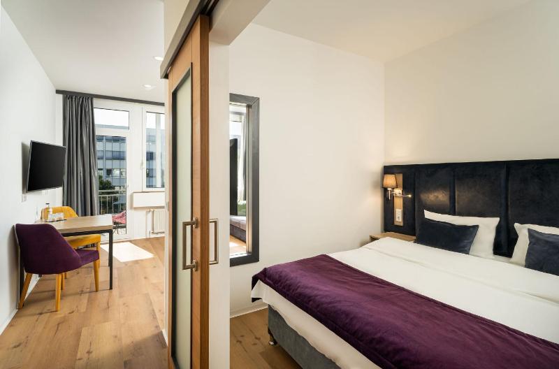 King Room with Balcony image 1