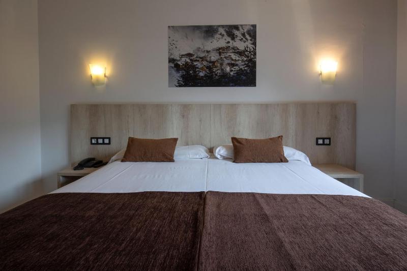 Double Room image 4