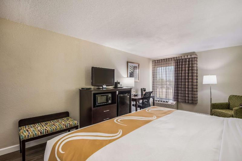 Standard King Room - Non-Smoking  image 3