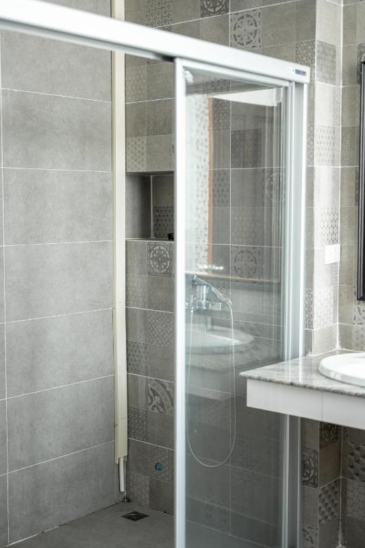 Niraxay Apartment - image 8