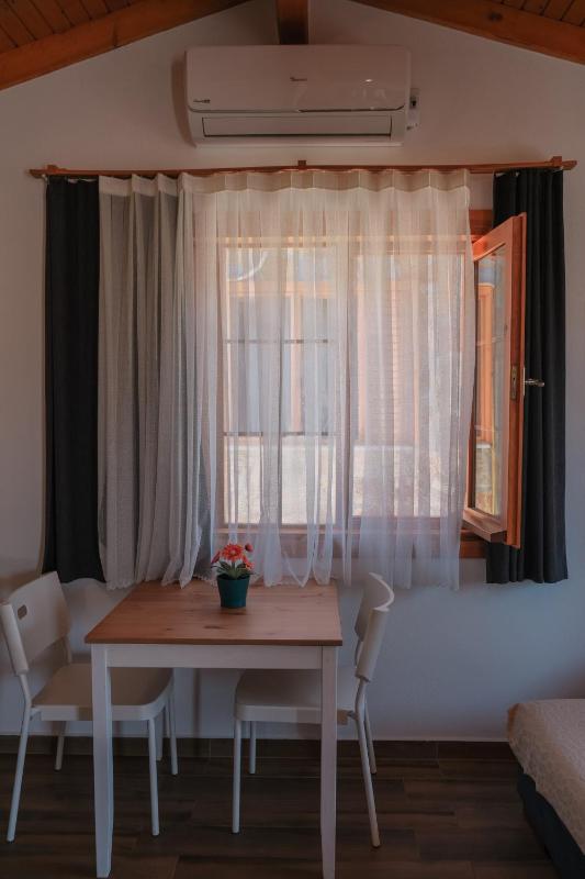 One-Bedroom Apartment image 4