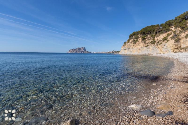 Villa Baladrar Way by Abahana Villas - image 22