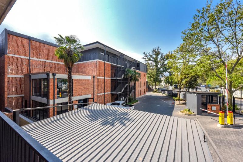Cozy Hyde Park House Apartments - image 14