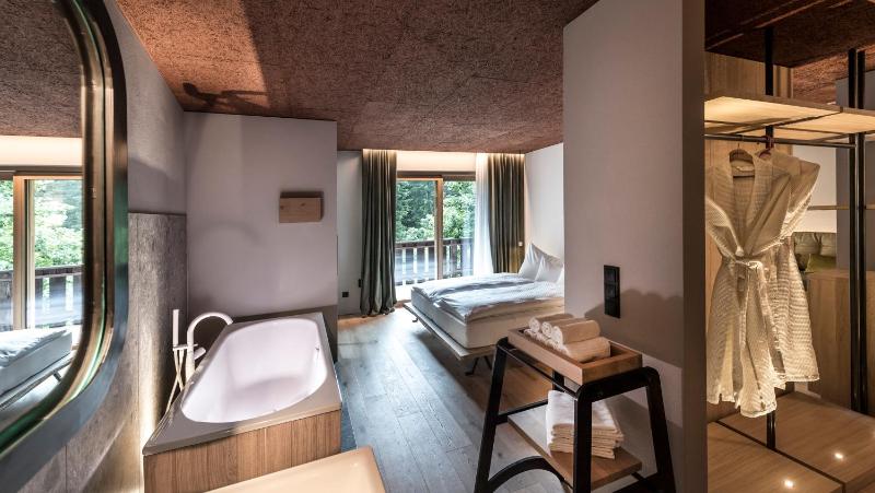 Suite with Sauna image 4