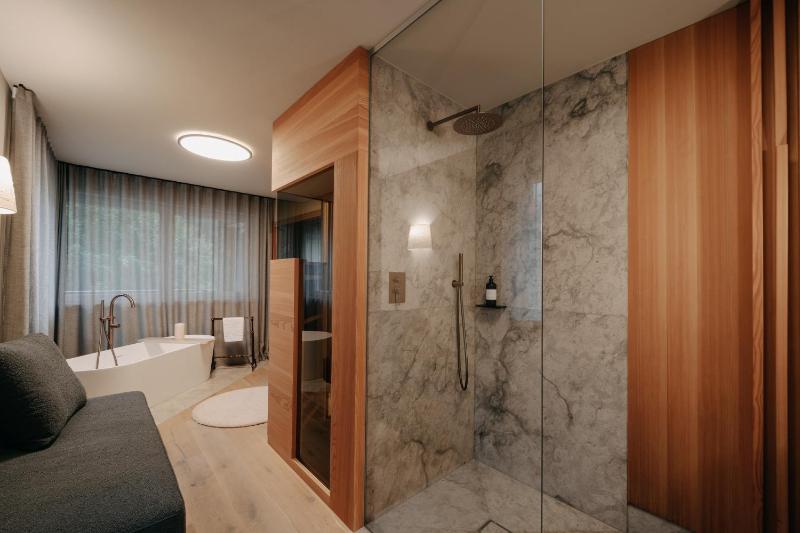 Suite with Sauna image 4