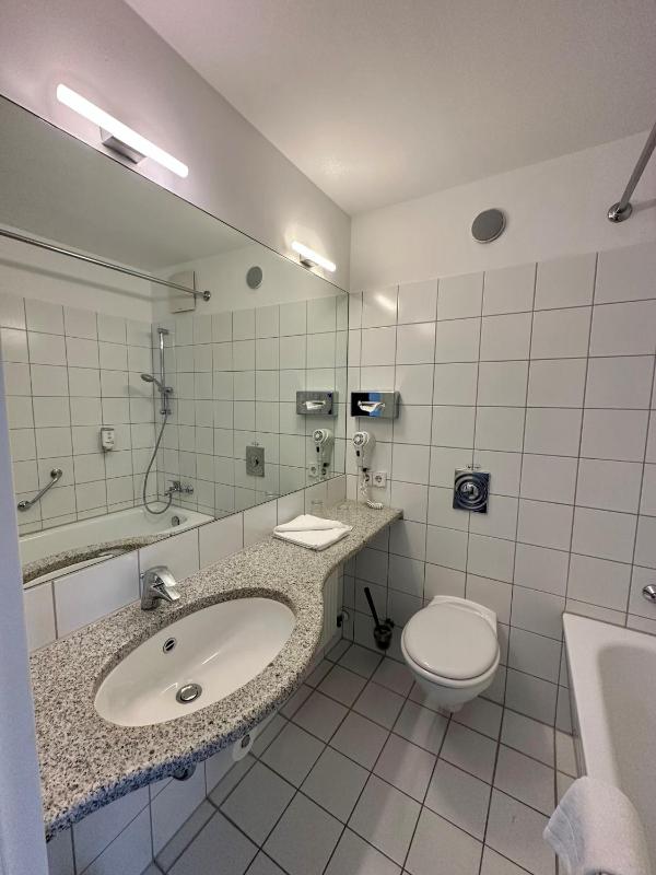 Double or Twin Room image 2