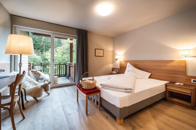 Standard Double Room image 4