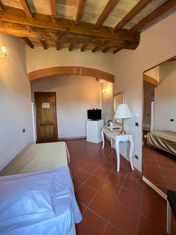 Single Room image 3