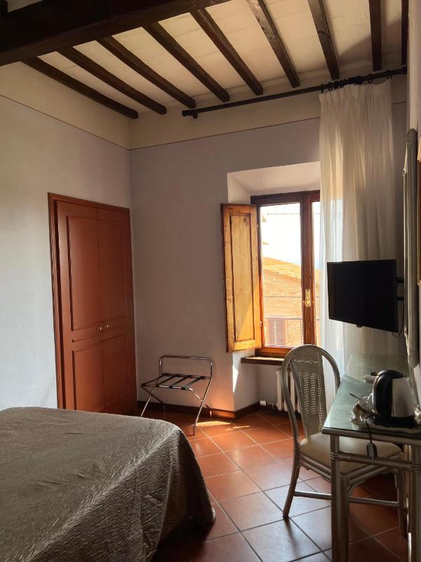 Single Room image 4