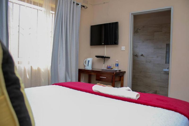 Lulu Guest Lodge Low-Density Suburbs Victoria Falls - image 6
