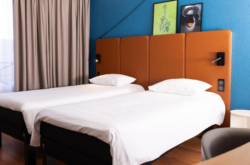 Standard Room with Two Single Beds image 2