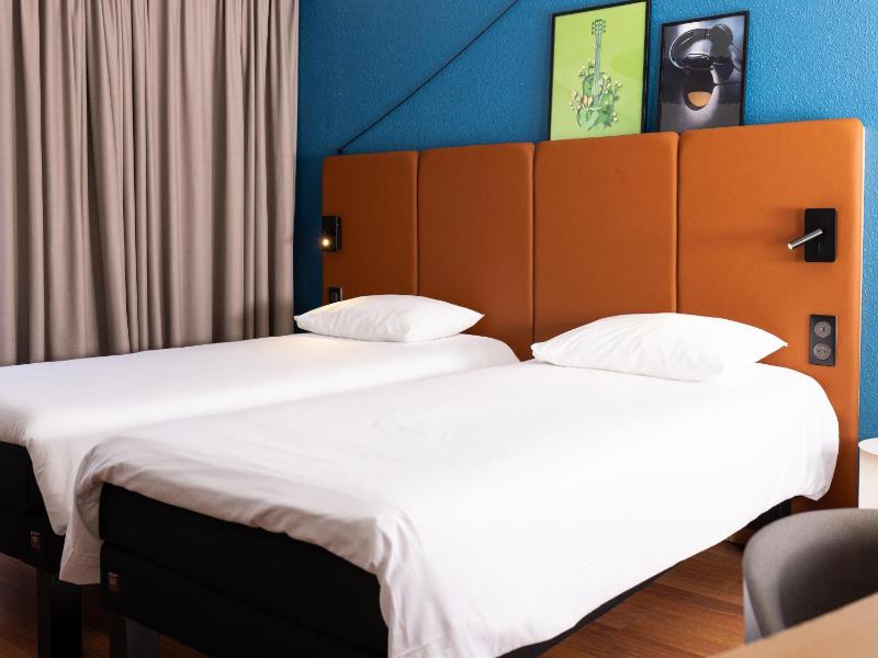 Standard Room with Two Single Beds image 4