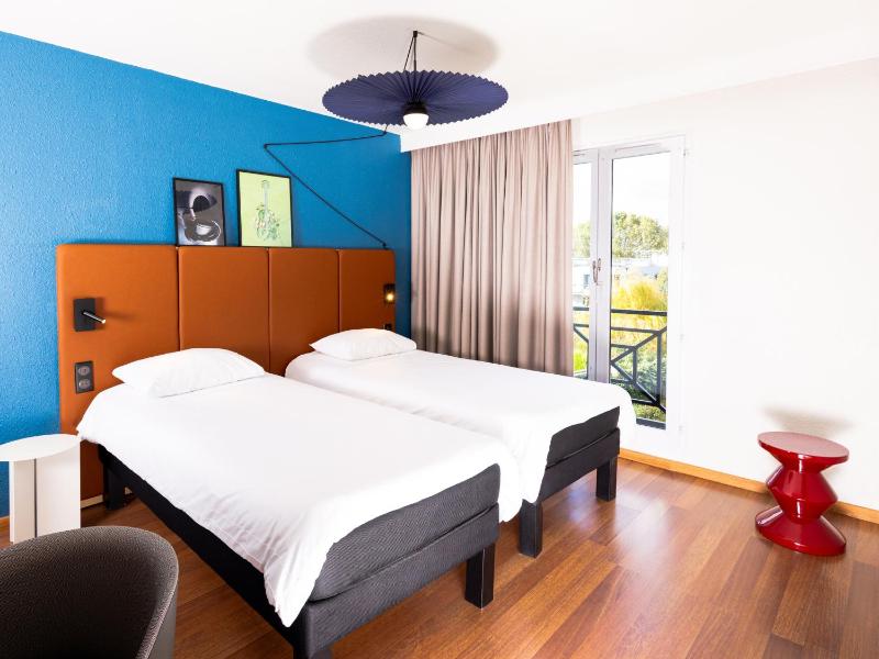 Standard Room with Two Single Beds image 3
