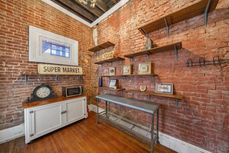 Stylish Home Close to Derby & Bourbon Trail Fun - image 21