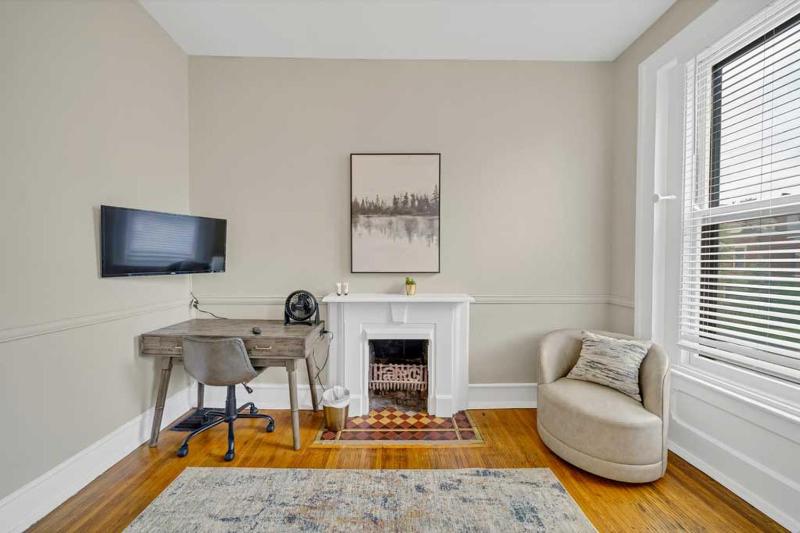 Stylish Home Close to Derby & Bourbon Trail Fun - image 18