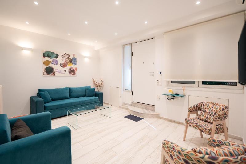 Peaceful Urban Oasis Apt in Athens Images