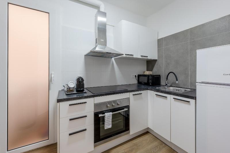 Apartment with Balcony G25 image 3