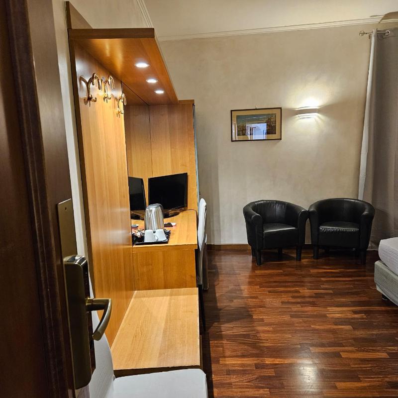 Superior Double or Twin Room image 4