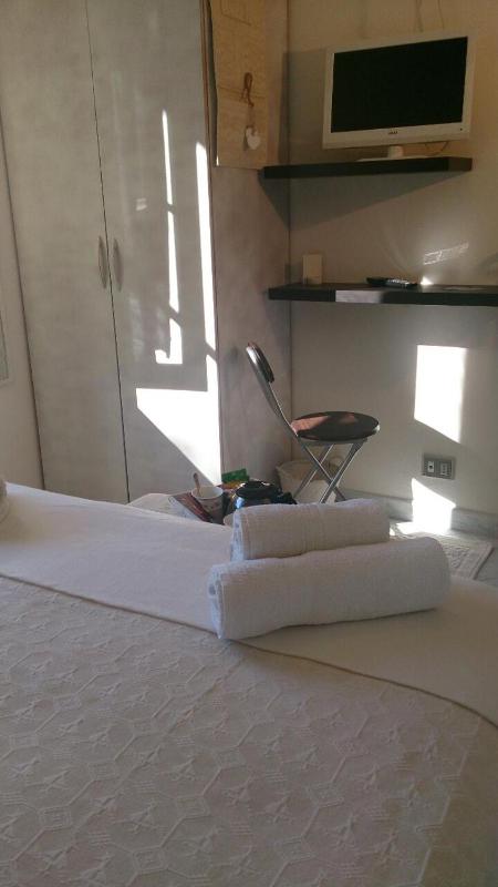 Double Room with Private External Bathroom image 3
