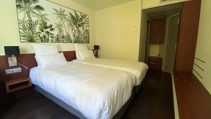 Standard Twin Room image 3