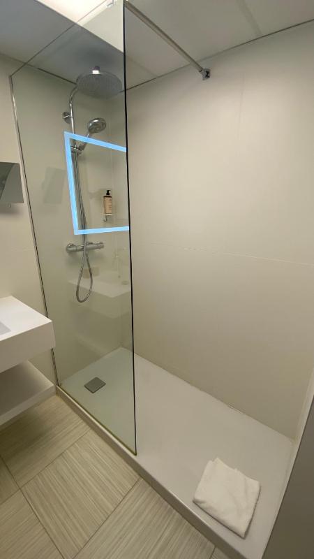 Standard Twin Room image 2