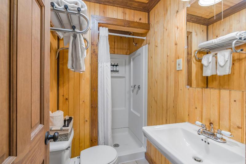 Standard King Room image 1