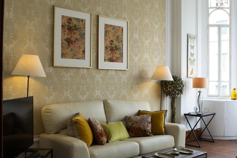 Localtraveling Downtown - Family Apartments - image 1