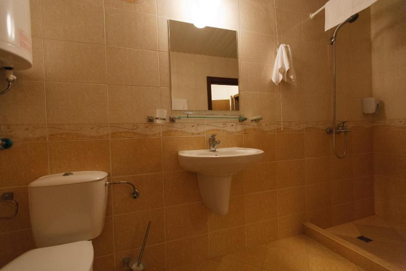Deluxe Two-Bedroom Apartment with Sea View image 3