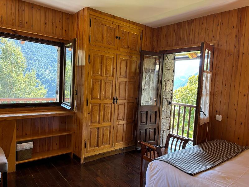 Double Room with Balcony image 3
