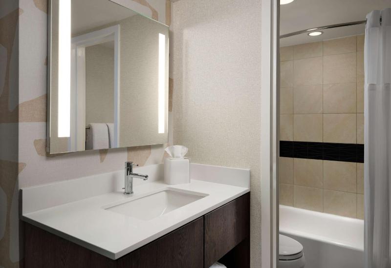 Two Bedroom Suite King and Queen image 4