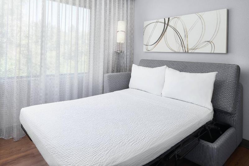 King Room with Sofa Bed image 3