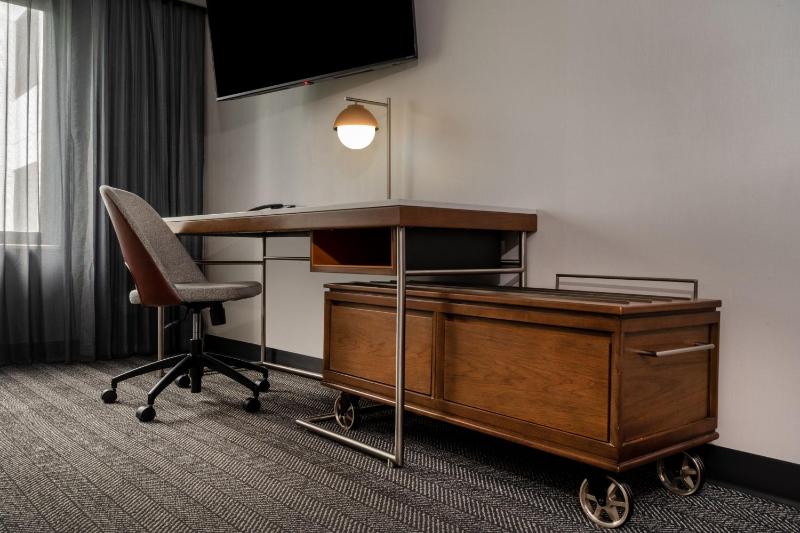 One-Bedroom King Suite with Sofa Bed image 1