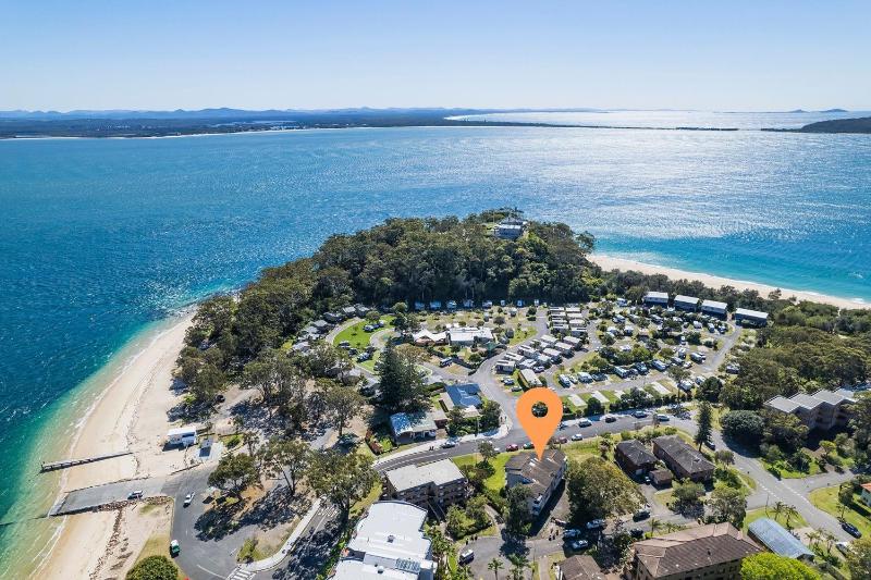 Villa Ellisa 4 beautiful unit with beautiful water views at Little Beach - image 21