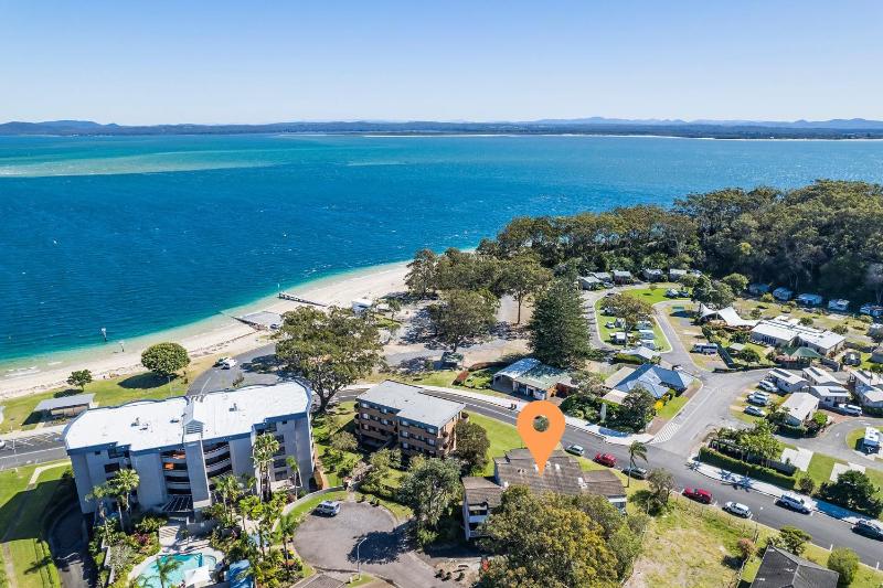 Villa Ellisa 5 10 Columbia Cl stunning unit with stunning views - image 9