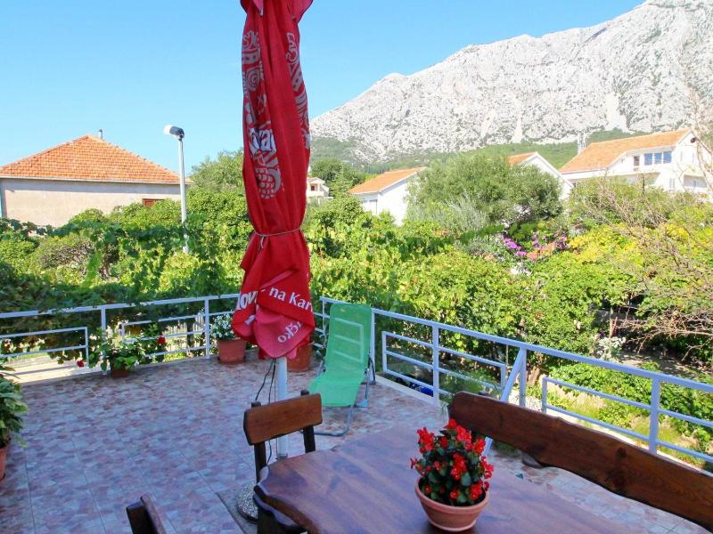 Three bedroom apartment with terrace - image 1
