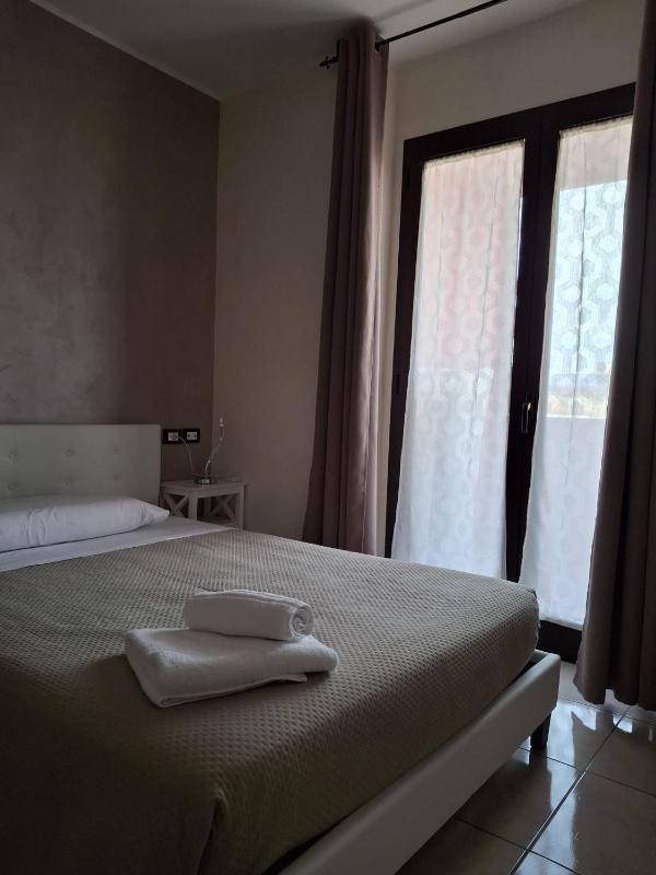 Standard Double Room image 4