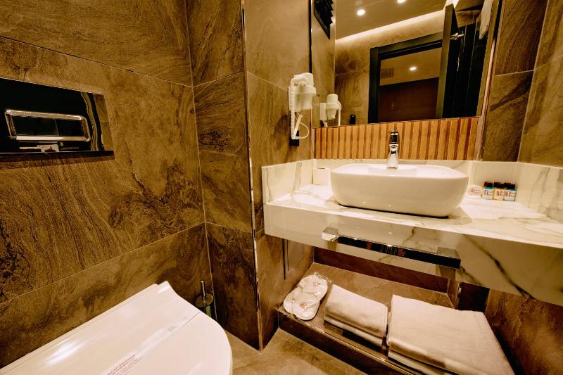 Standard Family Room image 2