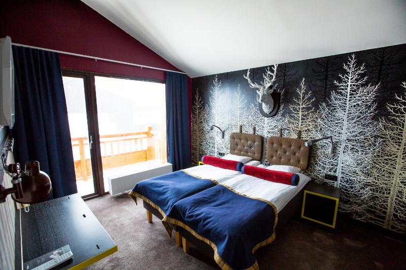 Large Double Room with Balcony and mountain view image 4