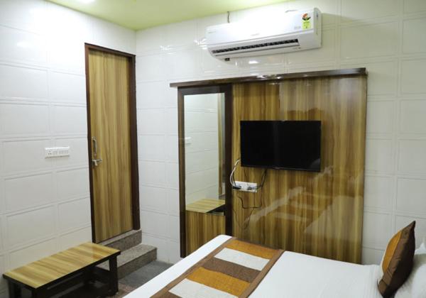 Standard Double Room image 1