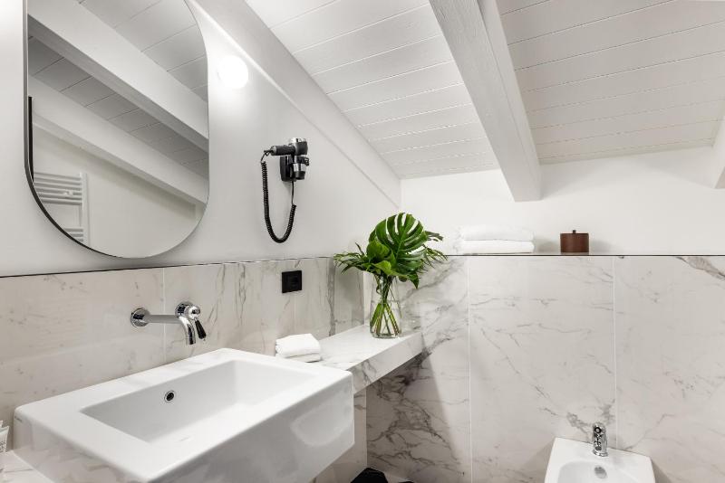 Superior Triple Room image 2