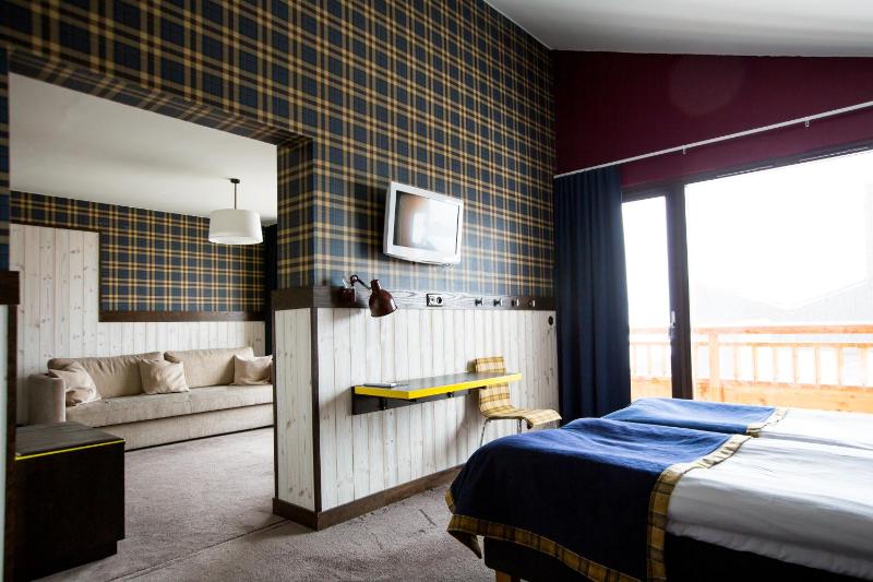 Junior suite with balcony and mountainview image 3